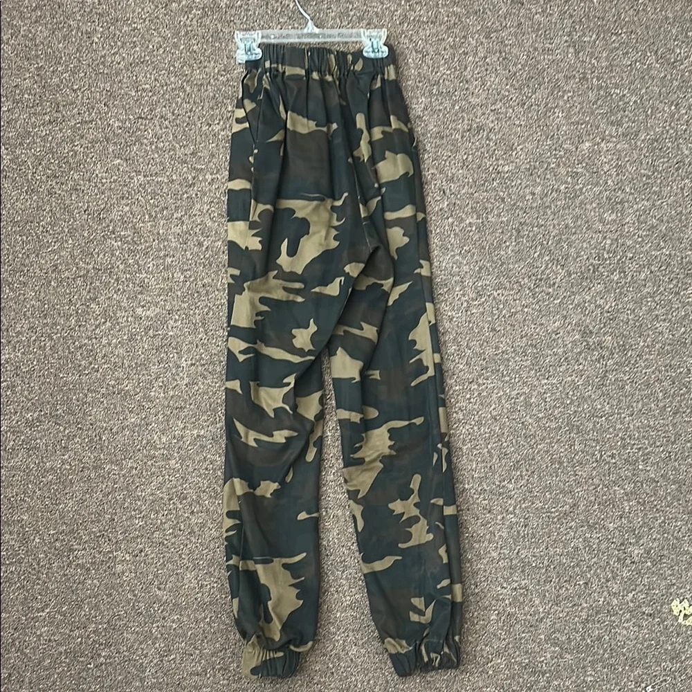 Camouflage High-Waisted Jogger Pants - Picture 4 of 4